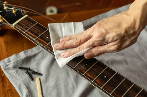 Cleaning on sale a guitar